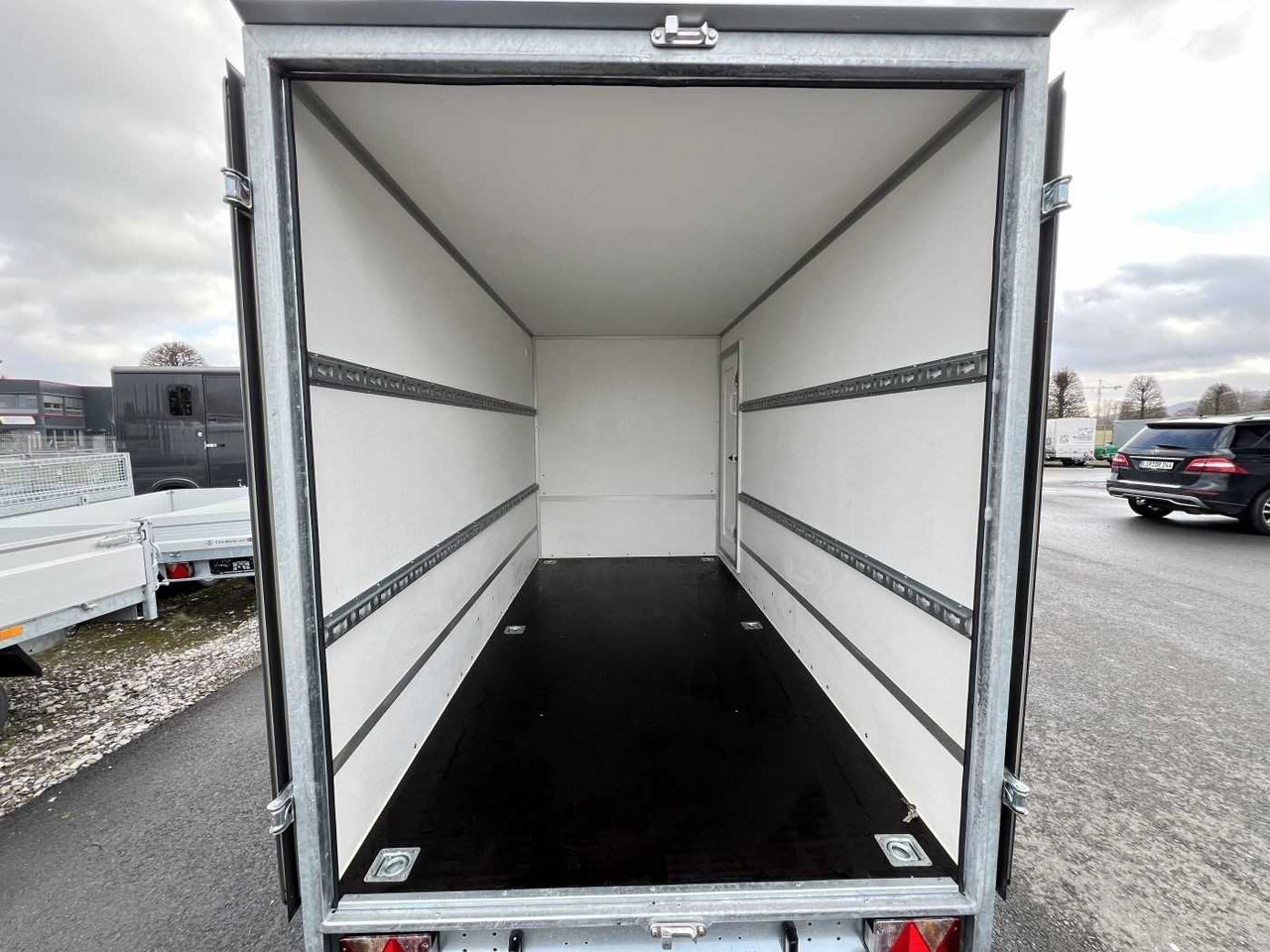 BLYSS F1330HD Seitentür Kofferanhänger - Remolque caja cerrada: foto 4 BLYSS F1330HD Seitentür Kofferanhänger - Remolque caja cerrada: foto 4