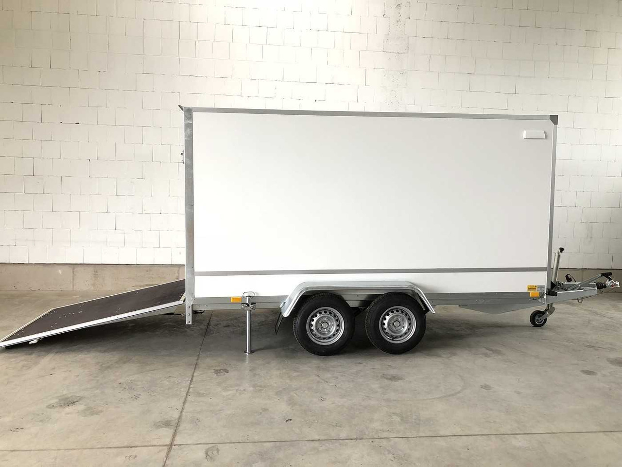 BLYSS F2736HTD Rampe Kofferanhänger - Remolque caja cerrada: foto 3 BLYSS F2736HTD Rampe Kofferanhänger - Remolque caja cerrada: foto 3