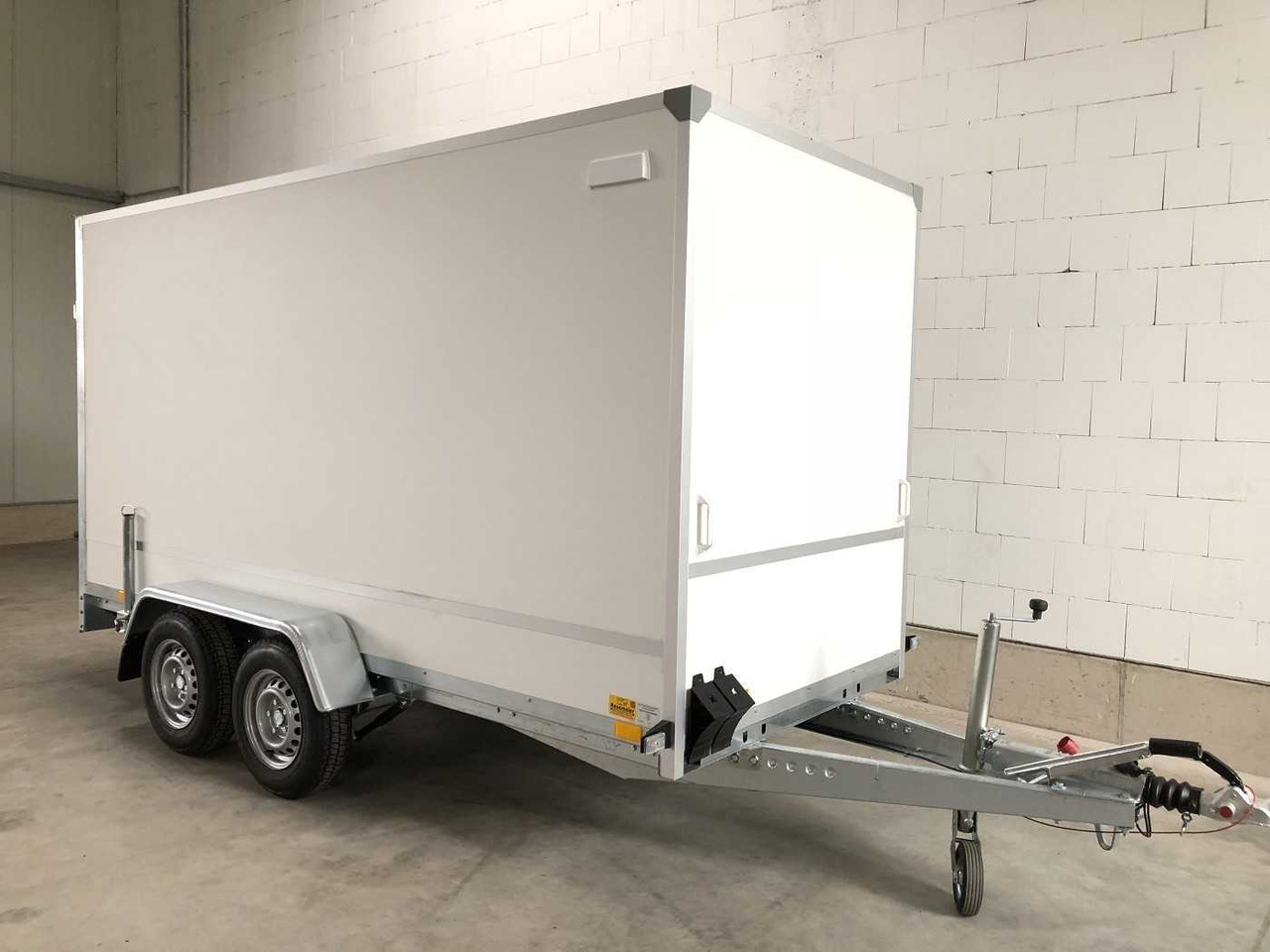 BLYSS F2736HTD Rampe Kofferanhänger - Remolque caja cerrada: foto 2 BLYSS F2736HTD Rampe Kofferanhänger - Remolque caja cerrada: foto 2