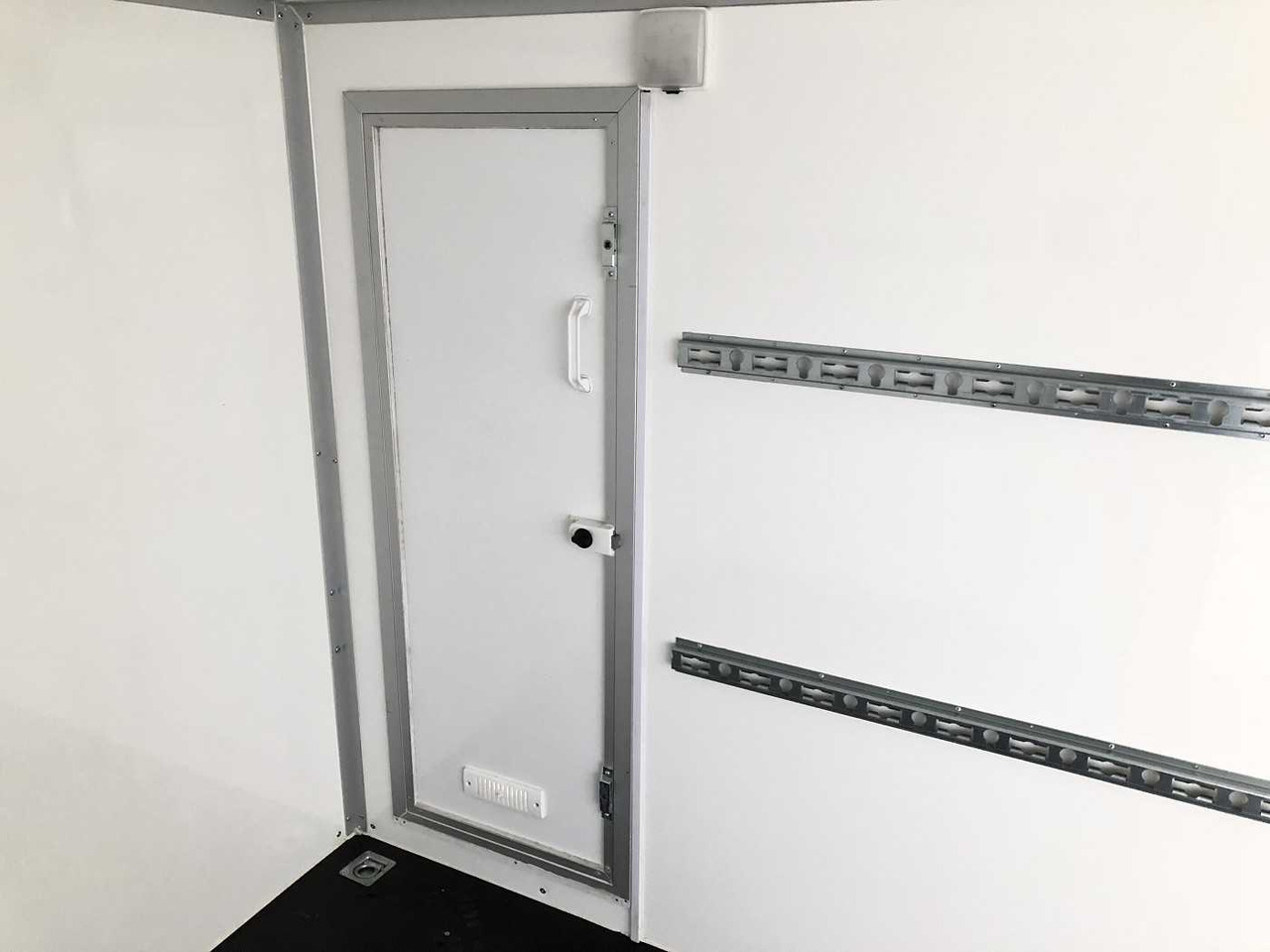 Remolque caja cerrada nuevo BLYSS F2741HT Seitentür Kofferanhänger: foto 18