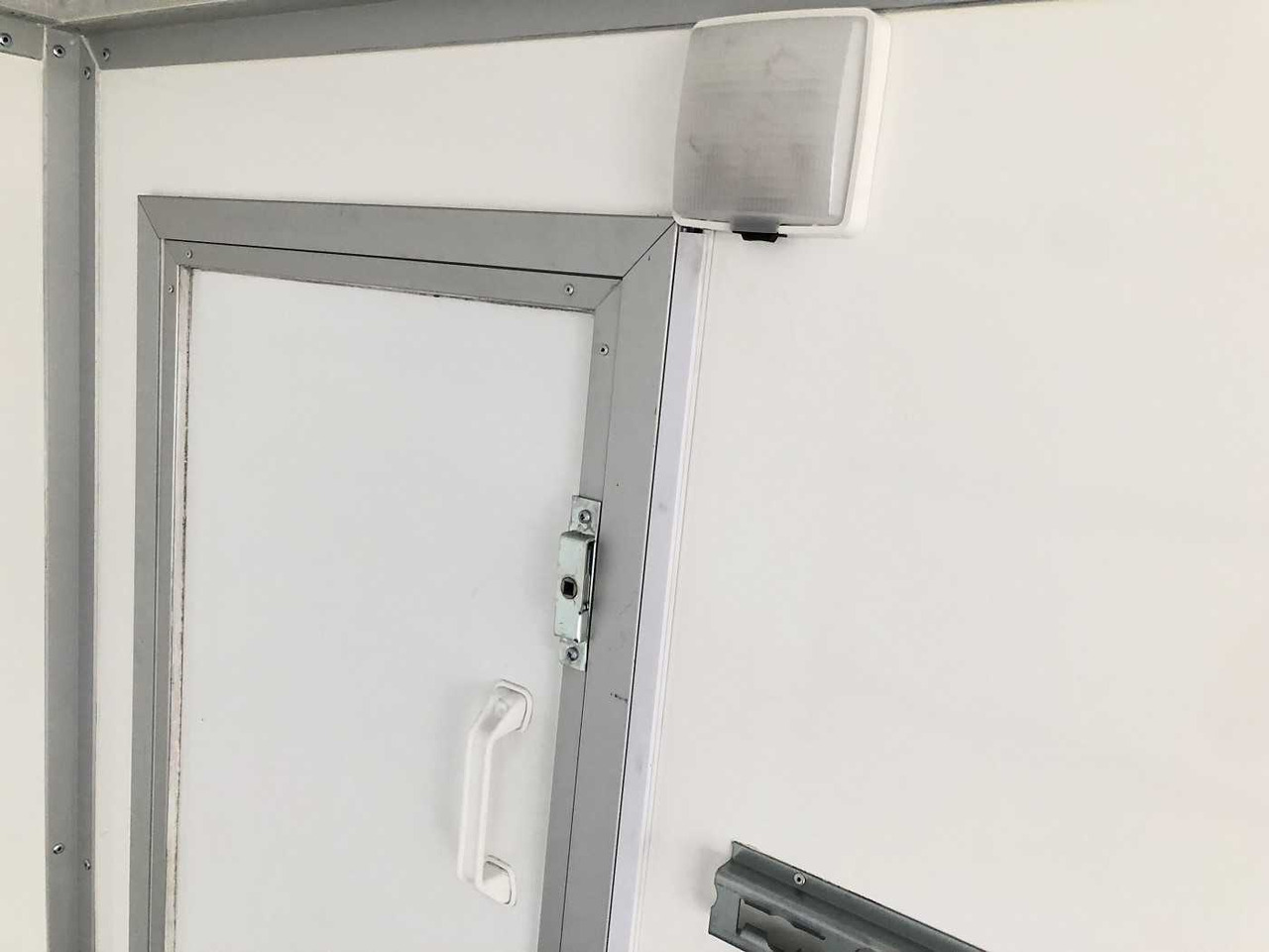 Remolque caja cerrada nuevo BLYSS F2741HT Seitentür Kofferanhänger: foto 17