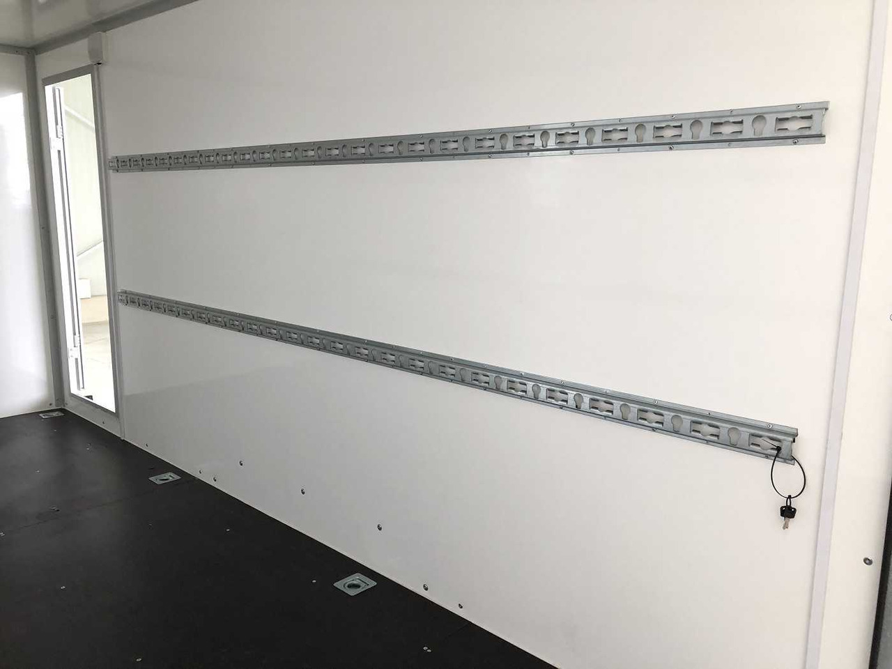 Remolque caja cerrada nuevo BLYSS F2741HT Seitentür Kofferanhänger: foto 22