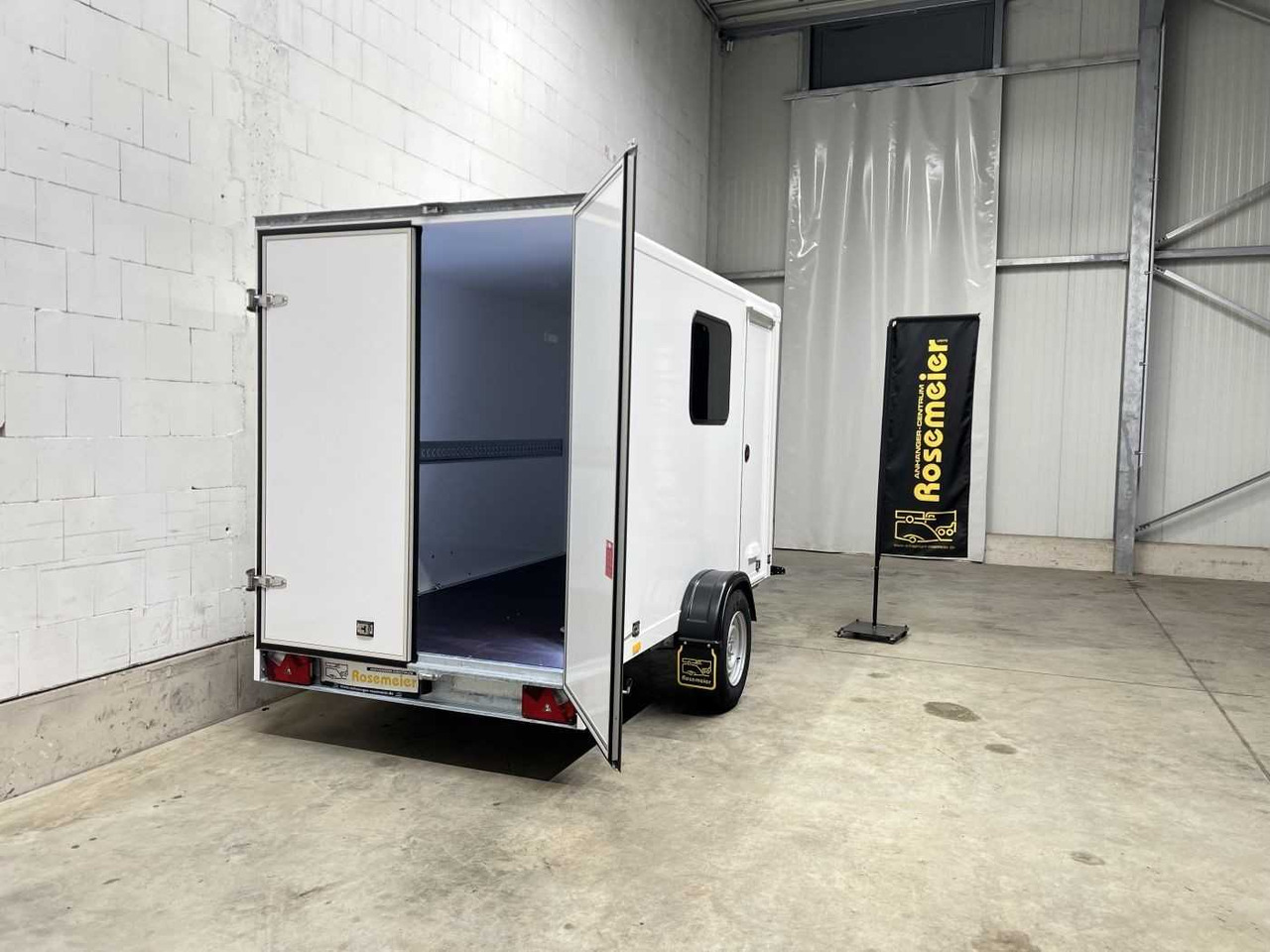 BLYSS FS1330/180HL Tür Fenster Kofferanhänger - Remolque caja cerrada: foto 3 BLYSS FS1330/180HL Tür Fenster Kofferanhänger - Remolque caja cerrada: foto 3