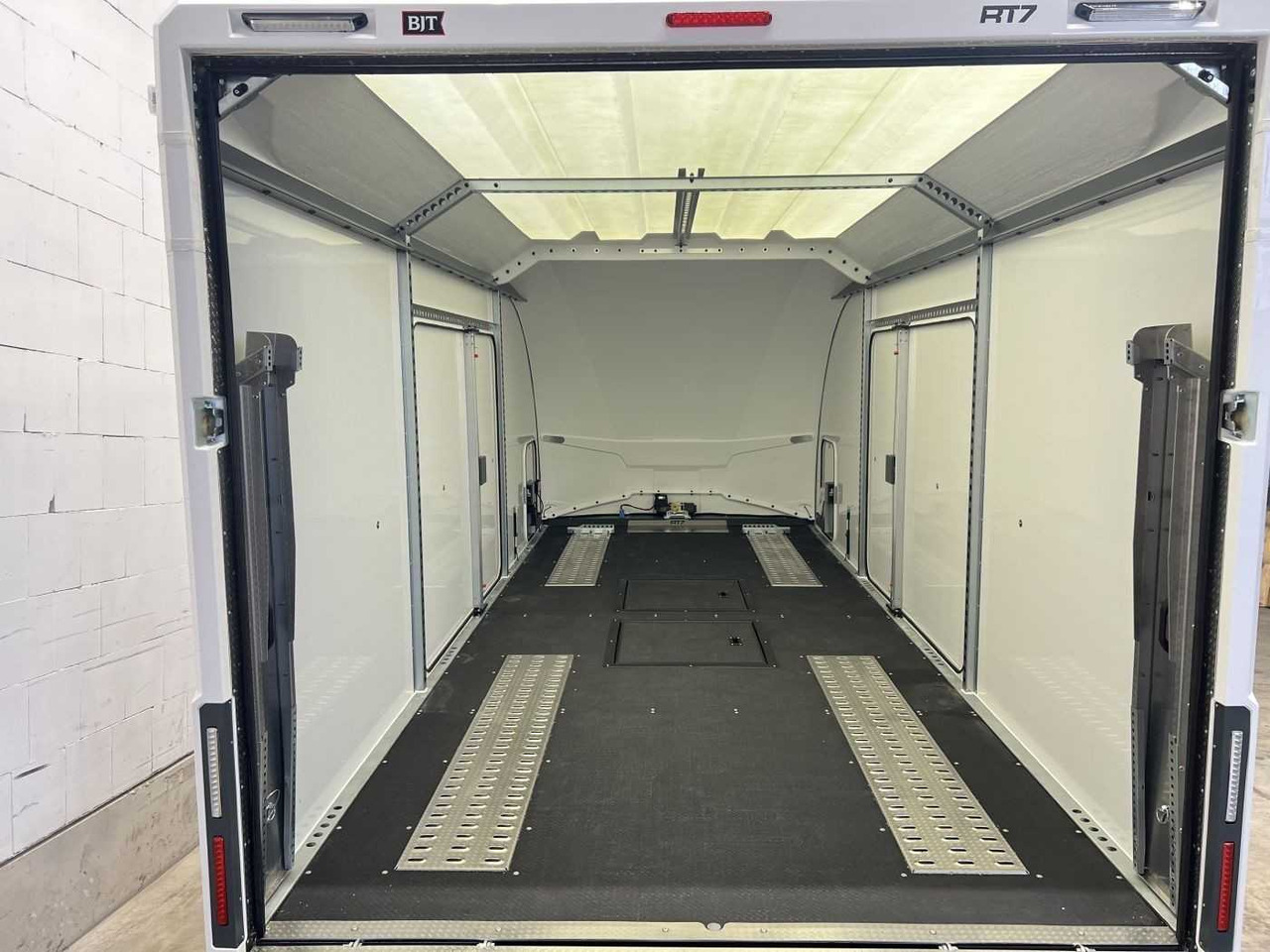 BRIAN_JAMES Race Transporter 7 Autotransporter geschlossen - Remolque portavehículos: foto 5 BRIAN_JAMES Race Transporter 7 Autotransporter geschlossen - Remolque portavehículos: foto 5