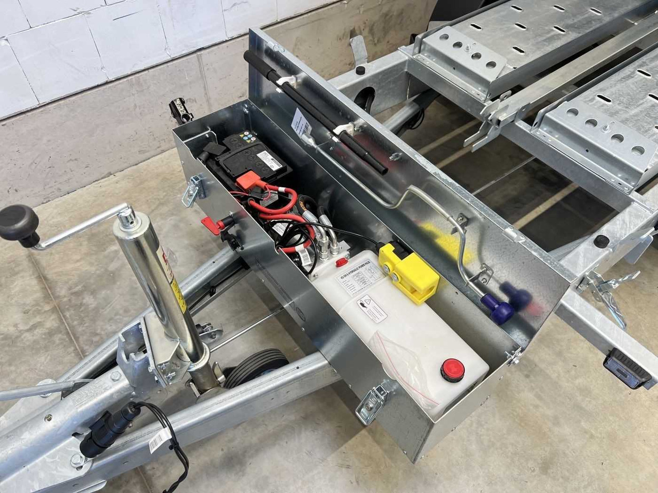 Remolque volquete nuevo MARTZ Kipper 300/2 C S 2,7T Gitter Dreiseitenkipper: foto 14 Remolque volquete nuevo MARTZ Kipper 300/2 C S 2,7T Gitter Dreiseitenkipper: foto 14