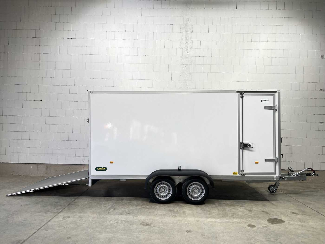 UNSINN UKU 421719-26-14 Rampe Tür Kofferanhänger - Remolque caja cerrada: foto 2 UNSINN UKU 421719-26-14 Rampe Tür Kofferanhänger - Remolque caja cerrada: foto 2