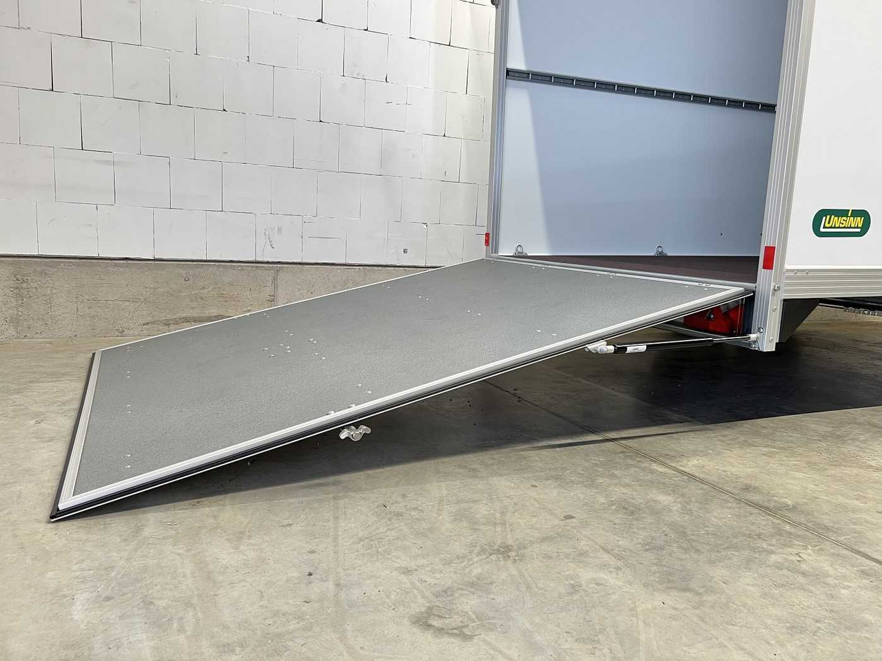 UNSINN UKU 421719-26-14 Rampe Tür Kofferanhänger - Remolque caja cerrada: foto 5 UNSINN UKU 421719-26-14 Rampe Tür Kofferanhänger - Remolque caja cerrada: foto 5
