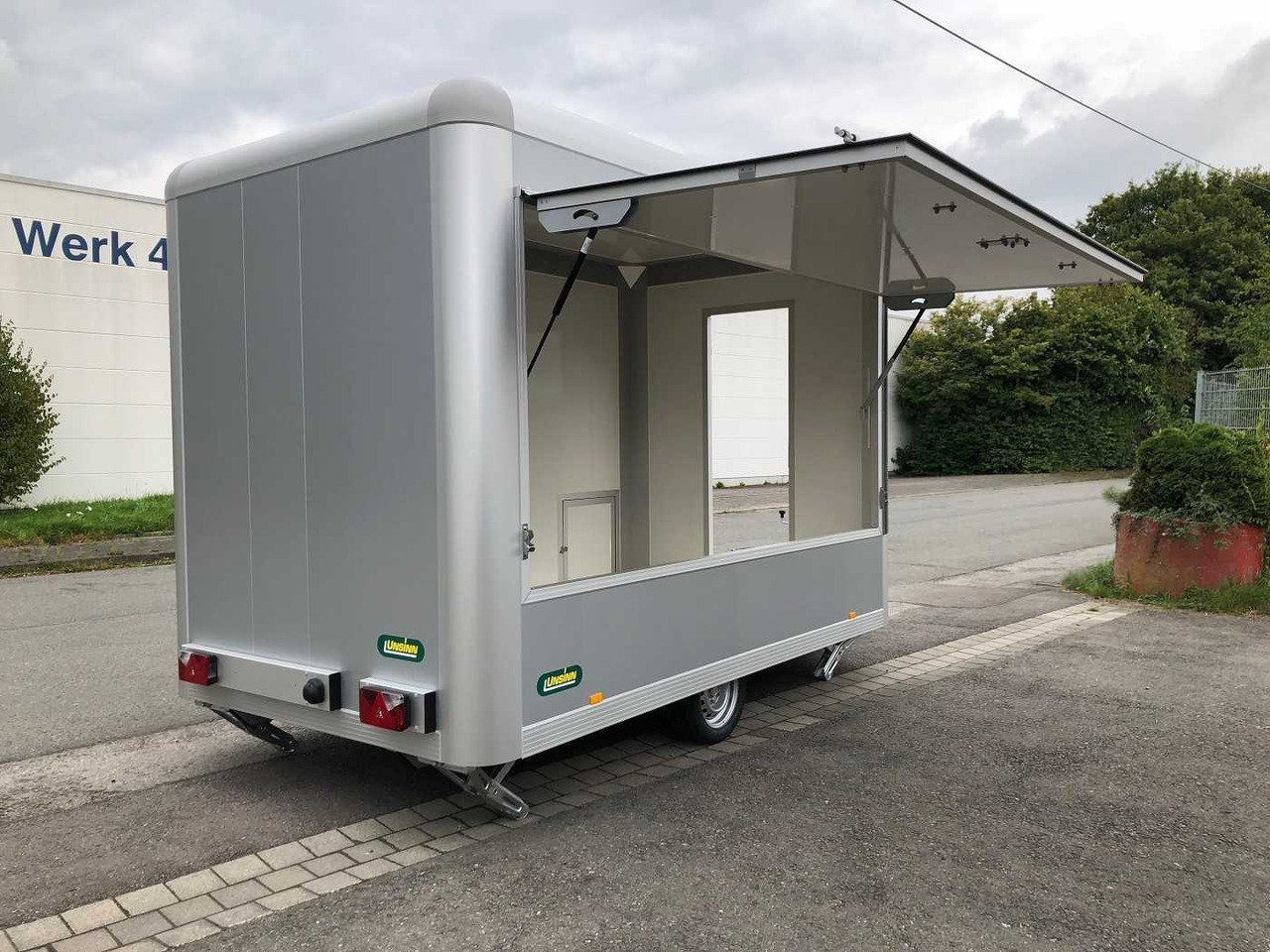 UNSINN VM 1836-13-2040 runde Ecken Verkaufsanhänger - Remolque venta ambulante: foto 1 UNSINN VM 1836-13-2040 runde Ecken Verkaufsanhänger - Remolque venta ambulante: foto 1