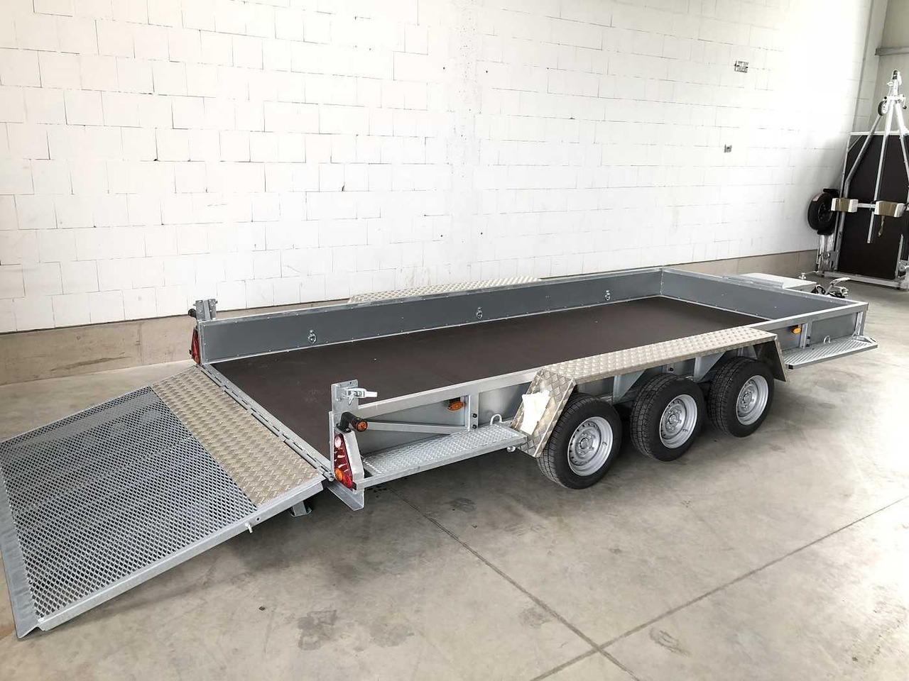 VARIANT 3520 M5 Maschinentransporter - Remolque porta maquinaria: foto 3 VARIANT 3520 M5 Maschinentransporter - Remolque porta maquinaria: foto 3