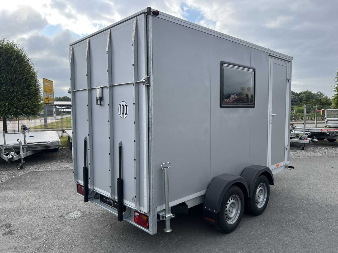 VEZEKO TK C 27.35 Rampe, Tür, Fenster Kofferanhänger - Remolque caja cerrada: foto 3 VEZEKO TK C 27.35 Rampe, Tür, Fenster Kofferanhänger - Remolque caja cerrada: foto 3