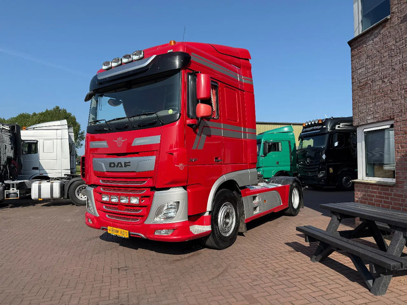 DAF XF 530 XF530 4X2 / RETARDER / ONLY 601.787KM / FULL SPOILER / MANUAL GEARBOX - Cabeza tractora: foto 2 DAF XF 530 XF530 4X2 / RETARDER / ONLY 601.787KM / FULL SPOILER / MANUAL GEARBOX - Cabeza tractora: foto 2