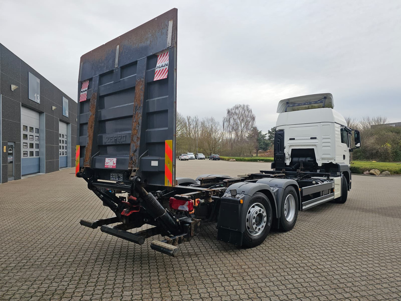 MAN TGS 26.500 6X2-4 - Camión portacontenedore/ Intercambiable: foto 3 MAN TGS 26.500 6X2-4 - Camión portacontenedore/ Intercambiable: foto 3