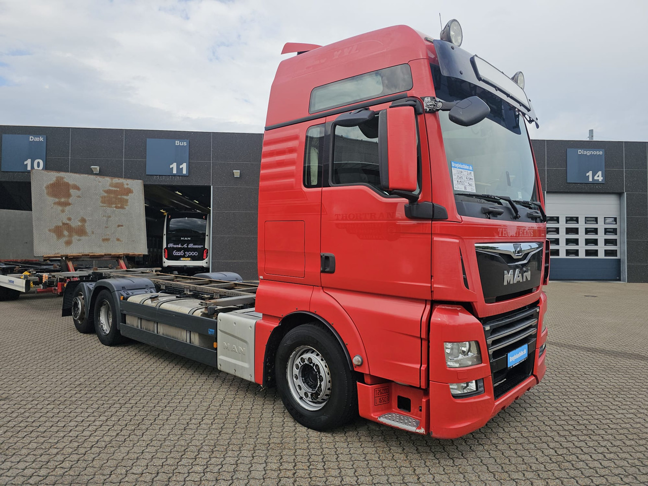 MAN TGX 26.500 with trailer - Camión portacontenedore/ Intercambiable: foto 2 MAN TGX 26.500 with trailer - Camión portacontenedore/ Intercambiable: foto 2