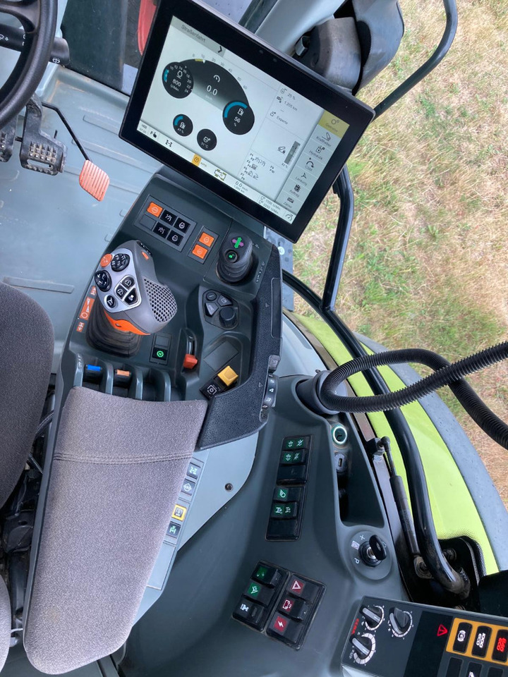 CLAAS Arion 630 CMATIC - Tractor: foto 4 CLAAS Arion 630 CMATIC - Tractor: foto 4