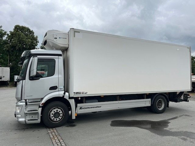 Mercedes-Benz Antos1835 Tiefkühlaufbau Ladebordw. Thermoking - Camión frigorífico: foto 2 Mercedes-Benz Antos1835 Tiefkühlaufbau Ladebordw. Thermoking - Camión frigorífico: foto 2