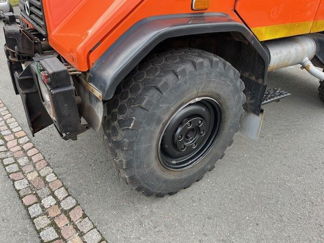 Camión volquete Mercedes-Benz Unimog 418/10 Winterdienst2000: foto 10