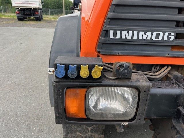 Camión volquete Mercedes-Benz Unimog 418/10 Winterdienst2000: foto 14