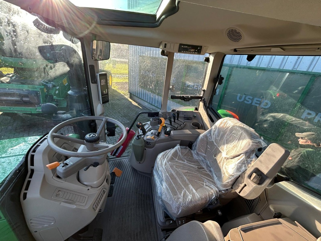 John Deere 6090M **MIETRÜCKLÄUFER** - Tractor: foto 3 John Deere 6090M **MIETRÜCKLÄUFER** - Tractor: foto 3