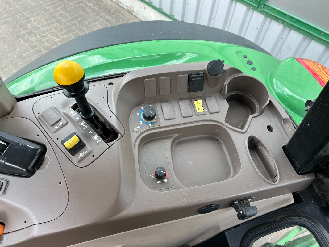 Tractor John Deere 6105 RC: foto 17