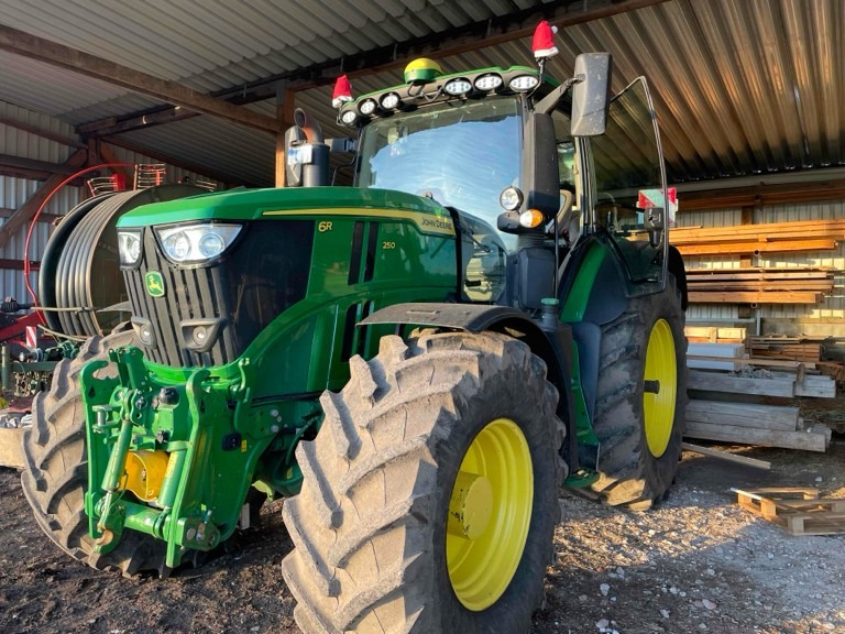 John Deere 6R 250 - Tractor: foto 5 John Deere 6R 250 - Tractor: foto 5