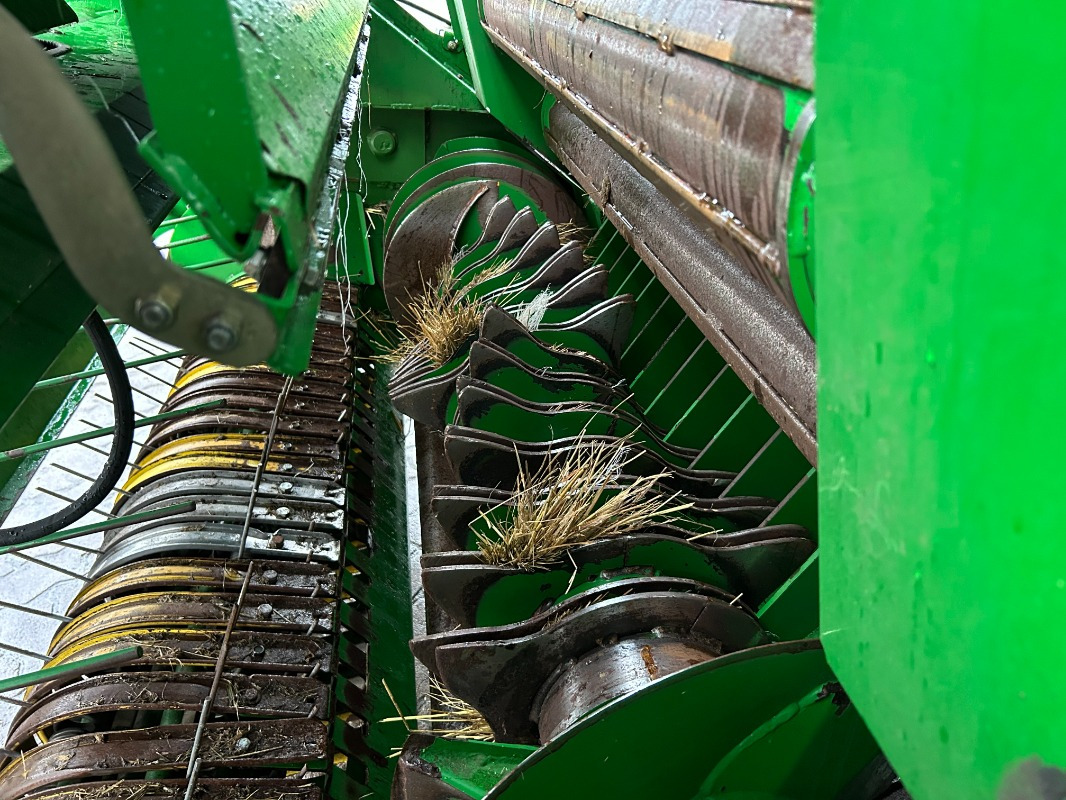 John Deere 990 - Encintadora de pacas: foto 3 John Deere 990 - Encintadora de pacas: foto 3