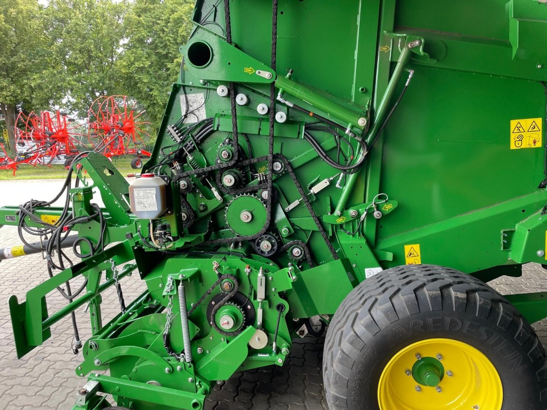 John Deere V451M - Encintadora de pacas: foto 5 John Deere V451M - Encintadora de pacas: foto 5