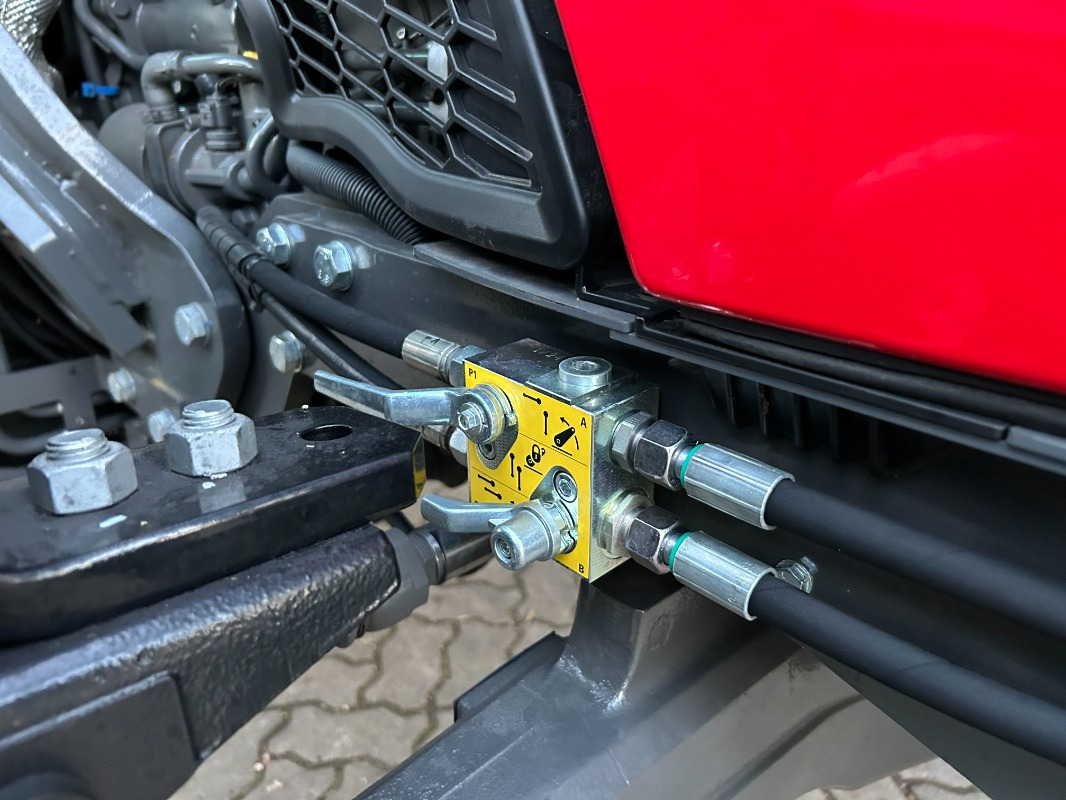 Tractor Valtra A85N: foto 25