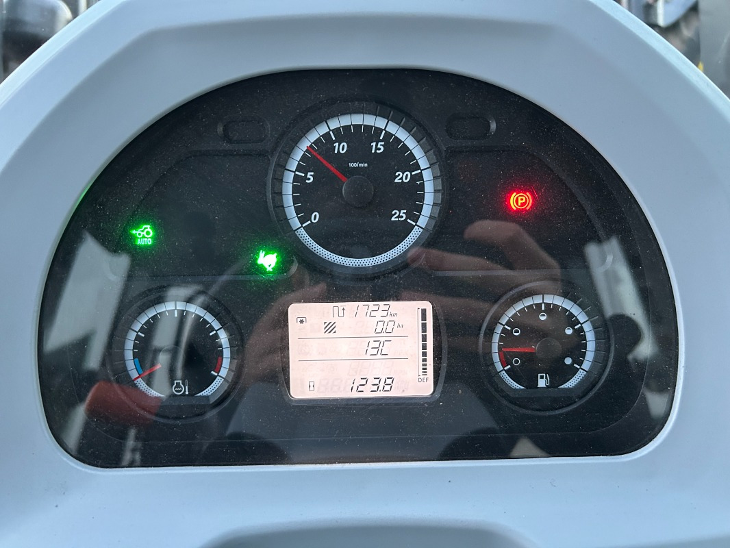 Tractor Valtra A85N: foto 8