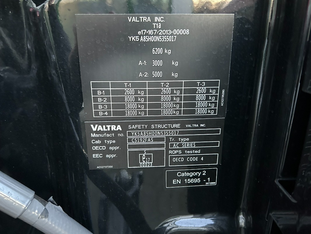 Tractor Valtra A85N: foto 23