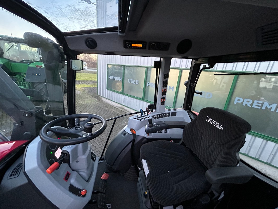 Tractor Valtra A85N: foto 17