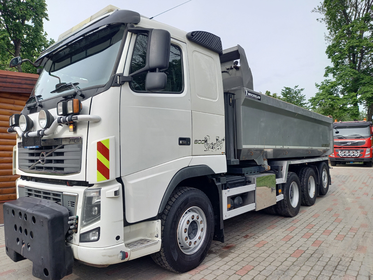 VOLVO FH16, 8x4, BIG AXLES, RETARDER, GW 39500 KG - Camión volquete: foto 1 VOLVO FH16, 8x4, BIG AXLES, RETARDER, GW 39500 KG - Camión volquete: foto 1