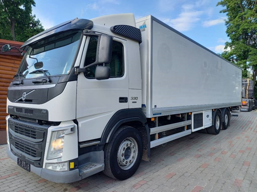 Volvo FM 330, 6x2, CARRIER SUPRA 950 U - Camión frigorífico: foto 1 Volvo FM 330, 6x2, CARRIER SUPRA 950 U - Camión frigorífico: foto 1