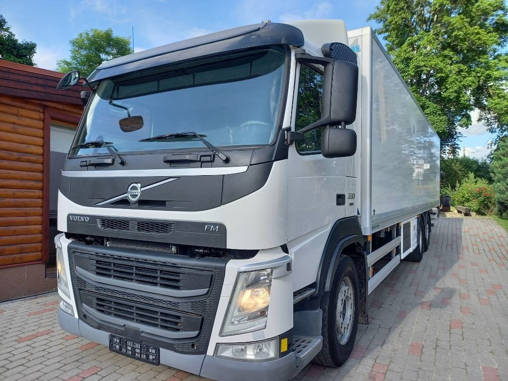 Volvo FM 330, 6x2, CARRIER SUPRA 950 U - Camión frigorífico: foto 2 Volvo FM 330, 6x2, CARRIER SUPRA 950 U - Camión frigorífico: foto 2