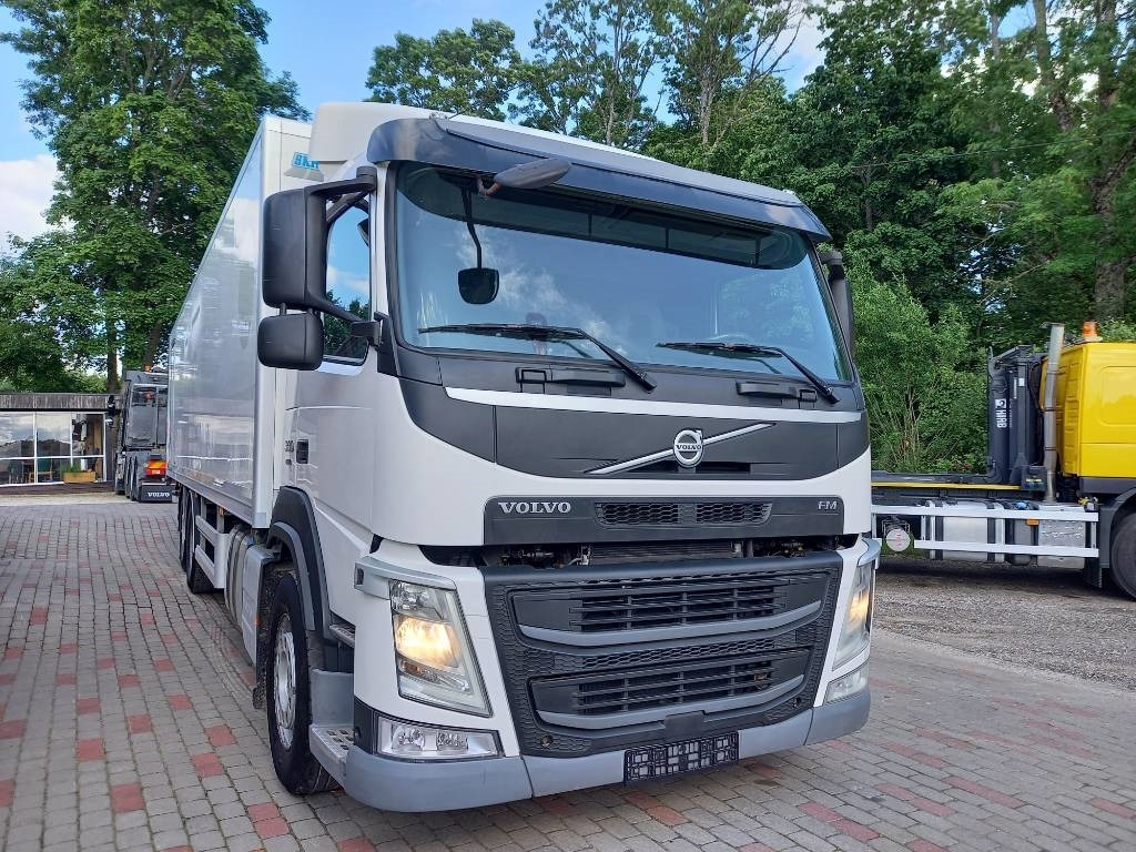 Volvo FM 330, 6x2, CARRIER SUPRA 950 U - Camión frigorífico: foto 4 Volvo FM 330, 6x2, CARRIER SUPRA 950 U - Camión frigorífico: foto 4