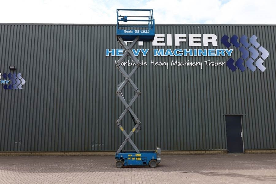 Genie GS1932 Electric, Working Height 7.8 m, 227kg Capac - Plataforma de tijeras: foto 3 Genie GS1932 Electric, Working Height 7.8 m, 227kg Capac - Plataforma de tijeras: foto 3