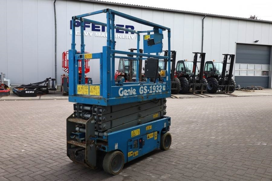 Genie GS1932 Electric, Working Height 7.8 m, 227kg Capac - Plataforma de tijeras: foto 2 Genie GS1932 Electric, Working Height 7.8 m, 227kg Capac - Plataforma de tijeras: foto 2