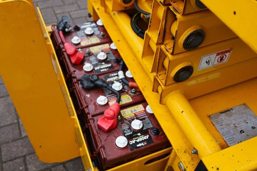 Haulotte Compact 10 Electric, 10.2m Working Height, 450kg C - Plataforma de tijeras: foto 4 Haulotte Compact 10 Electric, 10.2m Working Height, 450kg C - Plataforma de tijeras: foto 4