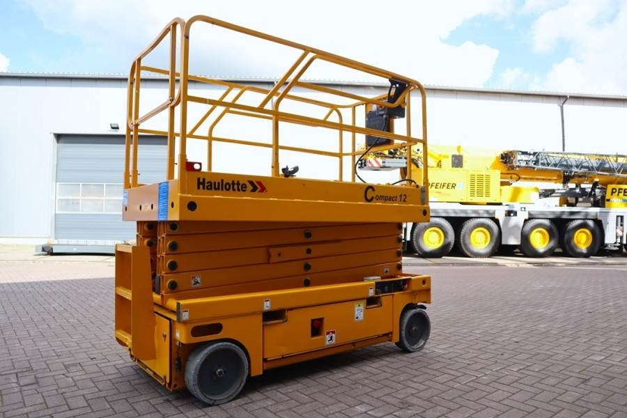 Haulotte Compact 12 Electric, 12m Working Height, 300kg Cap - Plataforma de tijeras: foto 2 Haulotte Compact 12 Electric, 12m Working Height, 300kg Cap - Plataforma de tijeras: foto 2