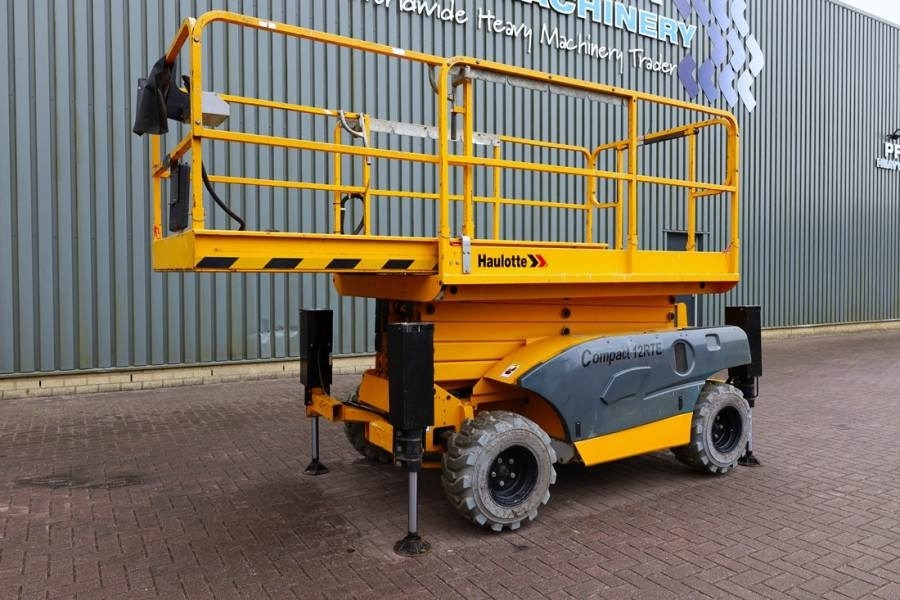 Plataforma de tijeras Haulotte Compact 12RTE Electric, 12m Working Height, 450kg: foto 10