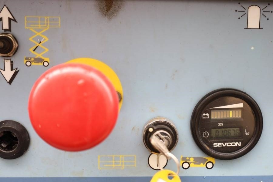 Plataforma de tijeras Haulotte Compact 12RTE Electric, 12m Working Height, 450kg: foto 13