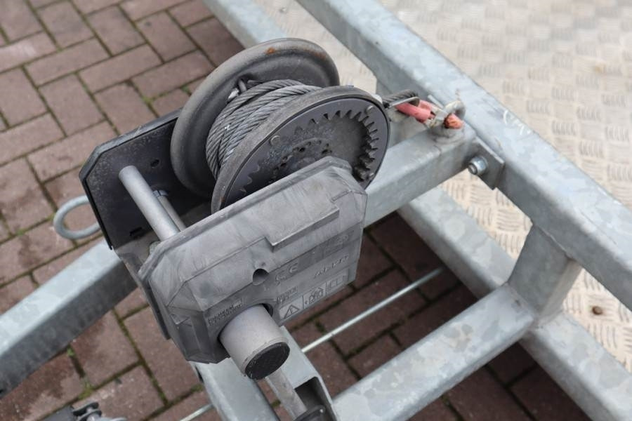 Henra Multi 3500kg Henra Multi 3500 kg loading capacity - Remolque de coche: foto 5 Henra Multi 3500kg Henra Multi 3500 kg loading capacity - Remolque de coche: foto 5