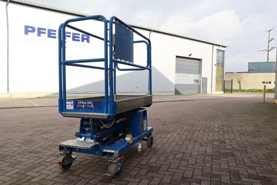JLG Power Tower Electric, 5.10m Working Height, 250kg - Plataforma articulada: foto 2 JLG Power Tower Electric, 5.10m Working Height, 250kg - Plataforma articulada: foto 2