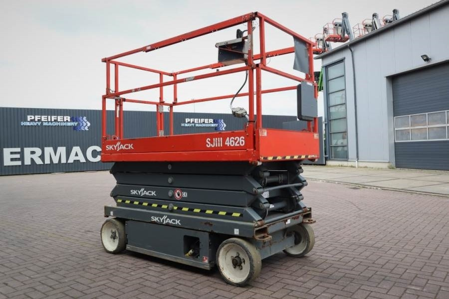 SkyJack SJ4626 ELECTRIC, 10M WORKING HEIGHT, 454KG CAPACIT - Plataforma de tijeras: foto 2 SkyJack SJ4626 ELECTRIC, 10M WORKING HEIGHT, 454KG CAPACIT - Plataforma de tijeras: foto 2