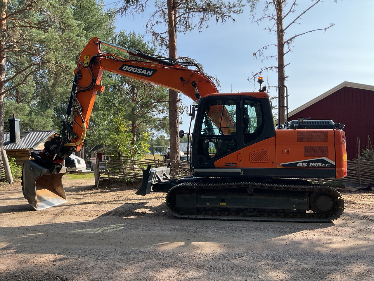 Doosan DX140LC-7 - Excavadora: foto 1 Doosan DX140LC-7 - Excavadora: foto 1