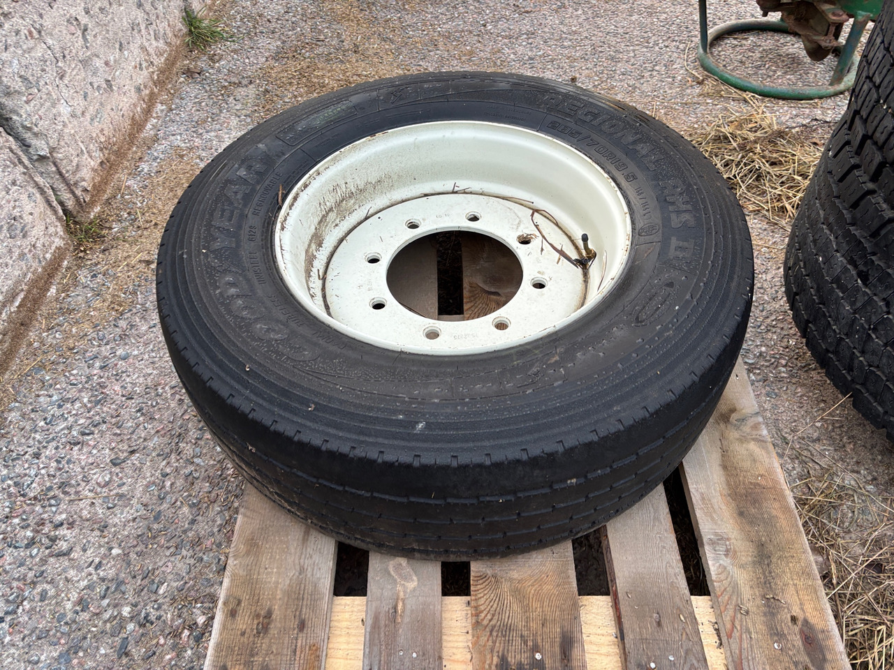 Goodyear 285/70R19,5 - Neumático para Maquinaria agrícola: foto 1 Goodyear 285/70R19,5 - Neumático para Maquinaria agrícola: foto 1