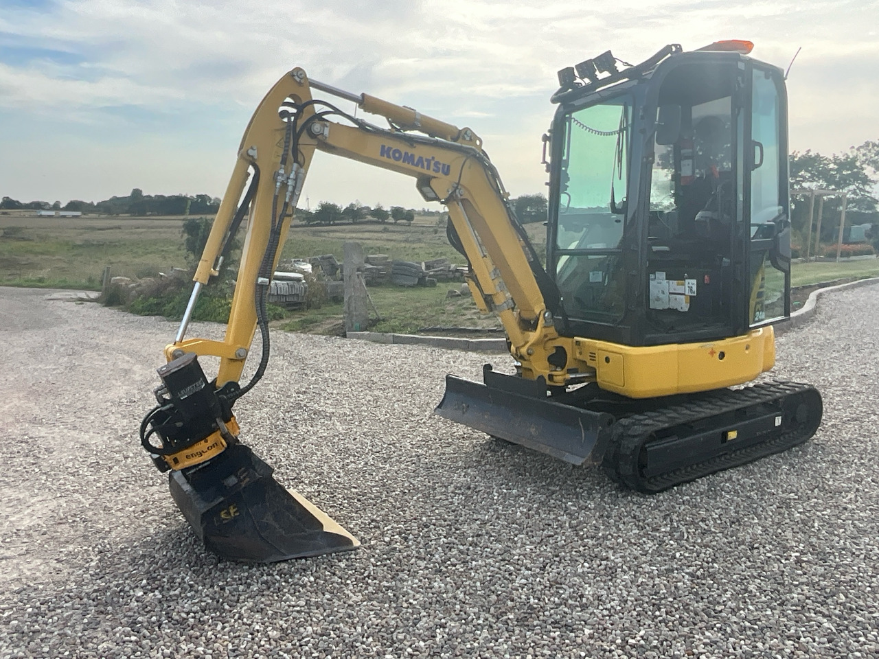 Komatsu PC24MR-5 - Excavadora: foto 1 Komatsu PC24MR-5 - Excavadora: foto 1