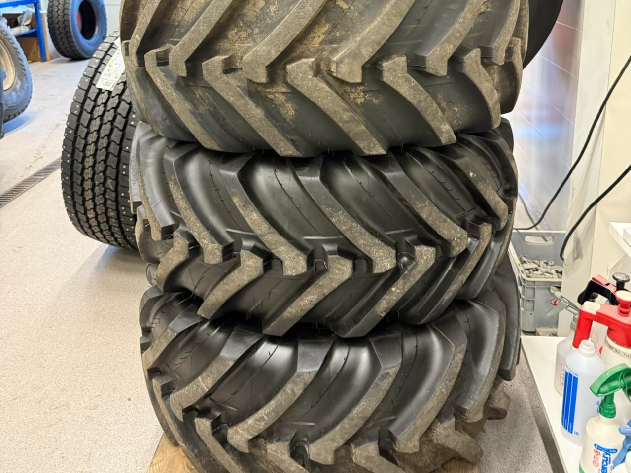 Michelin 400/70 R20 - Neumático para Maquinaria de construcción: foto 1 Michelin 400/70 R20 - Neumático para Maquinaria de construcción: foto 1
