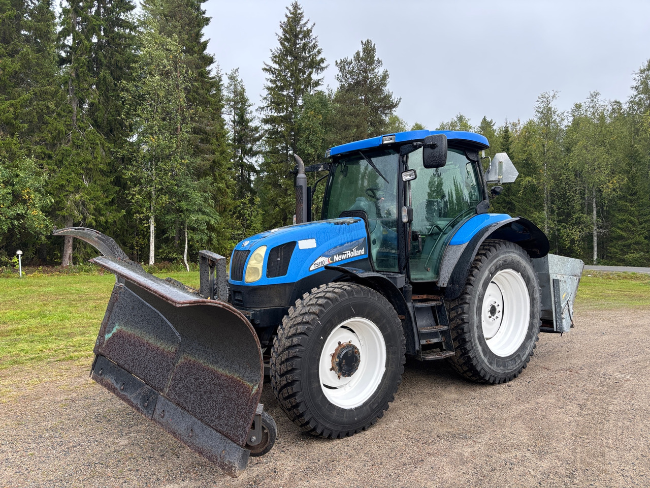 New Holland TS110A - Tractor: foto 1 New Holland TS110A - Tractor: foto 1