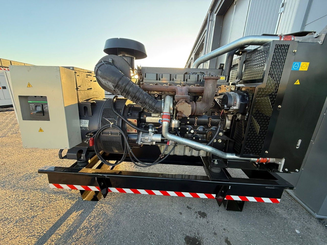 Perkins 180 kVA - Generador industriale: foto 1 Perkins 180 kVA - Generador industriale: foto 1