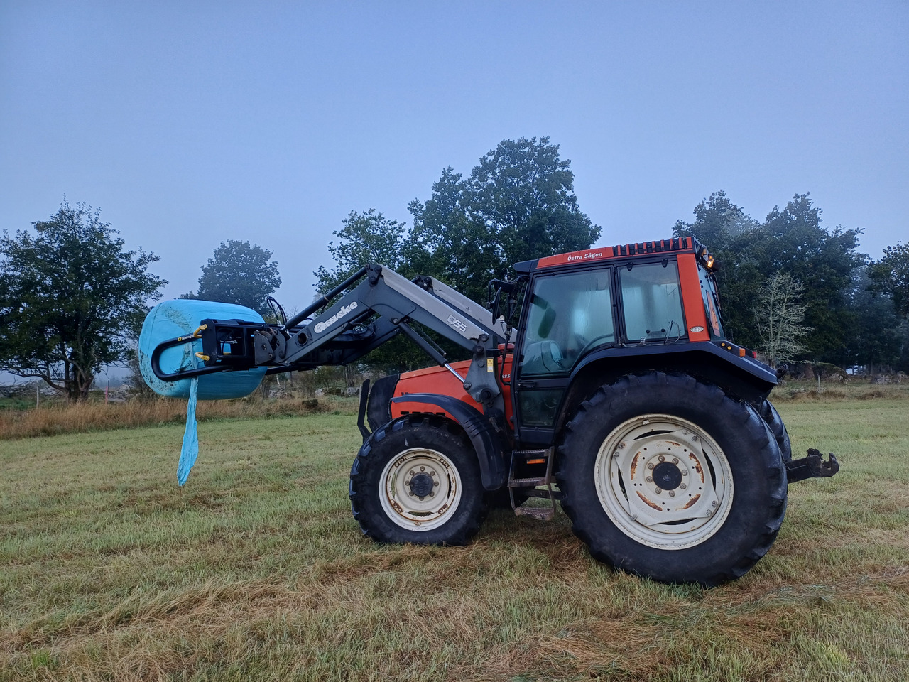 Valtra 6850 Hitech - Tractor: foto 1 Valtra 6850 Hitech - Tractor: foto 1